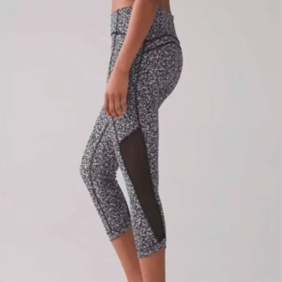 Lululemon Sole Training Cropped Leggings Daisy Dust Alpine White/Black - Picture 11 of 15